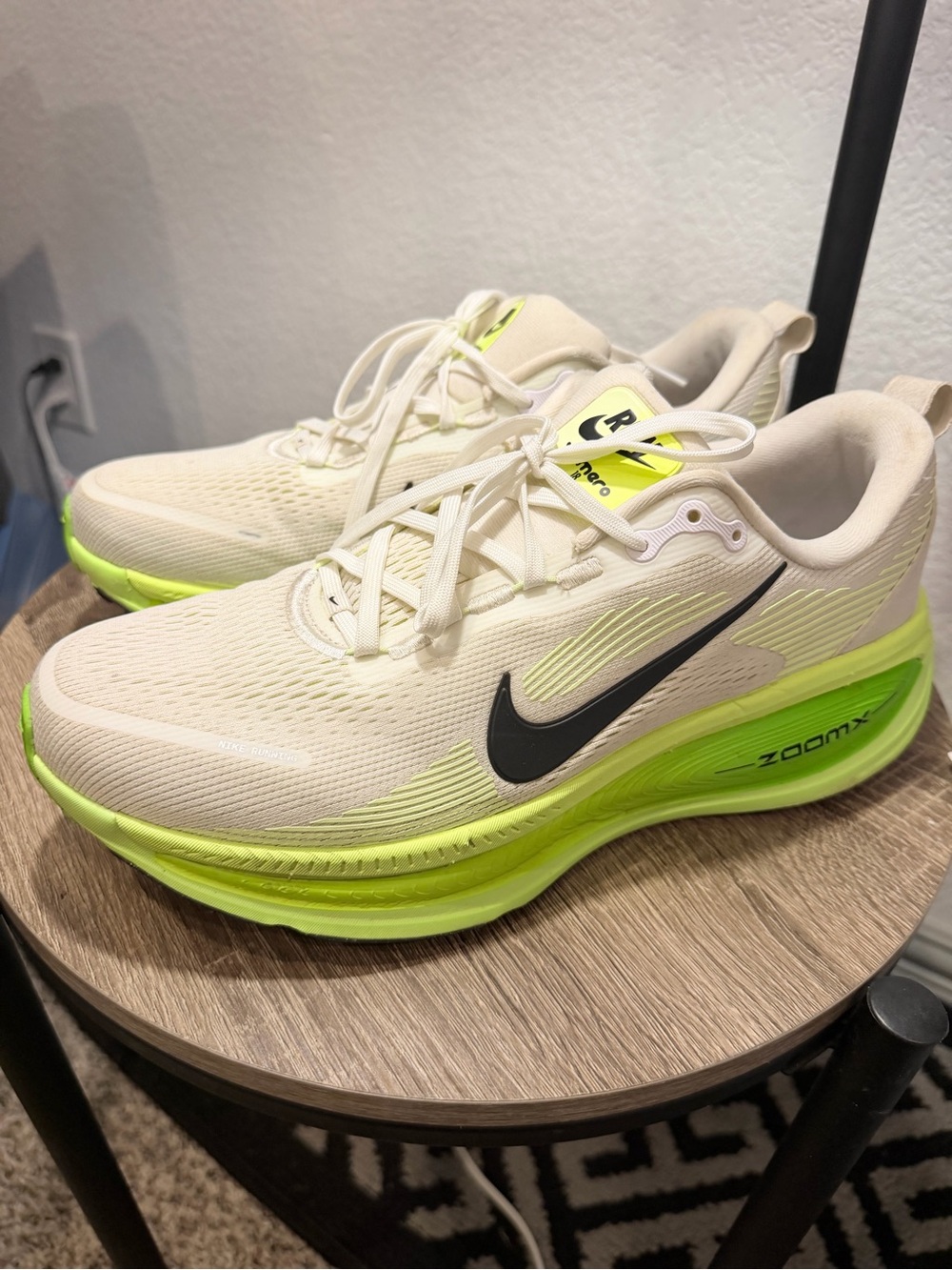 Nike Running Shoes in Cream & Neon Green with Black Swoosh VOMERO 18